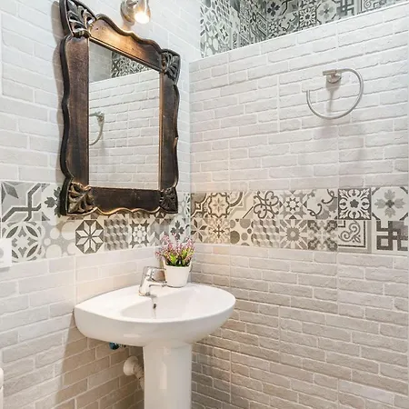 Nyaraló Rubio Cabeza *